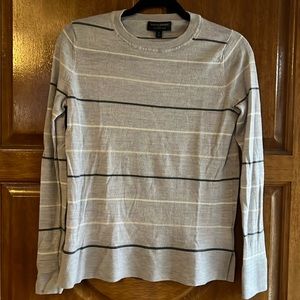 Women’s Banana Republic Factory long sleeve blouse